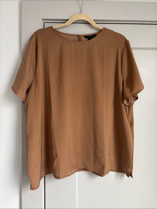Banana Republic Tops - NWT Banana Republic Short-Sleeve Blouse in Camel Brown
